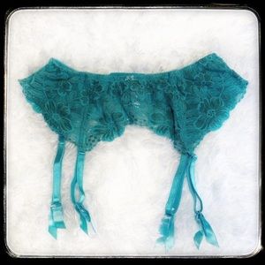 Victoria’s Secret garter belt size large